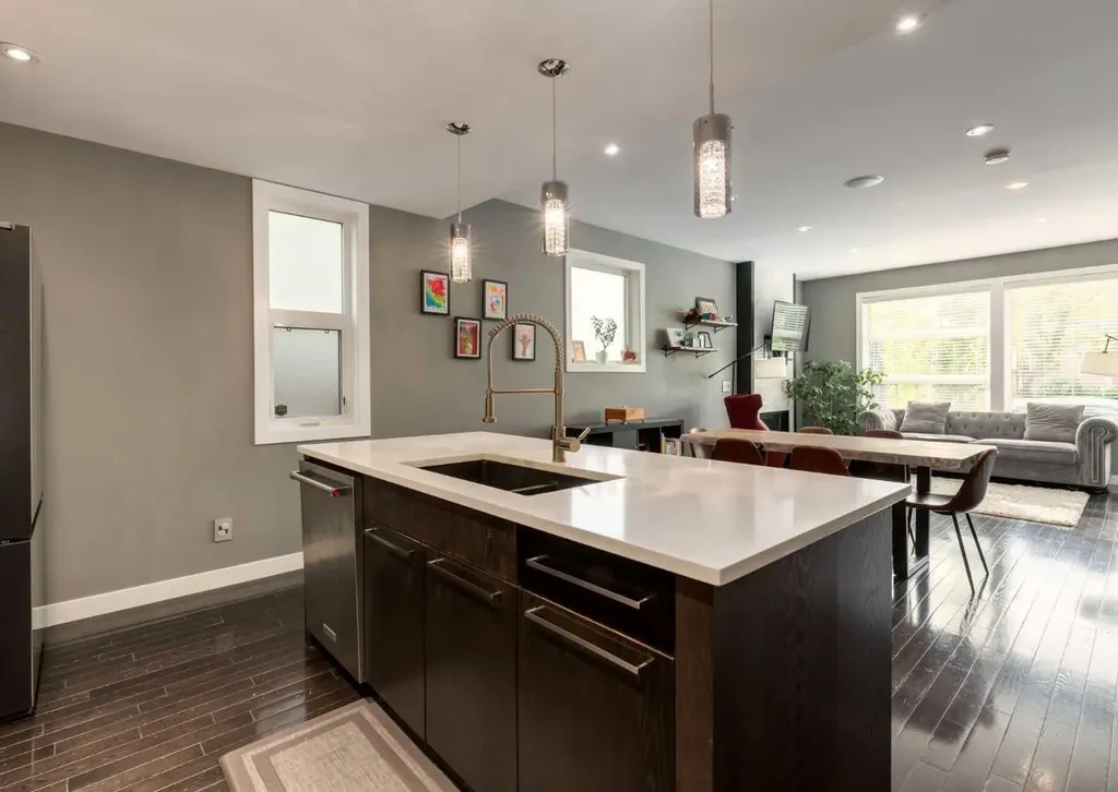 1938 33 Street SW Calgary AB T3E 2S5
