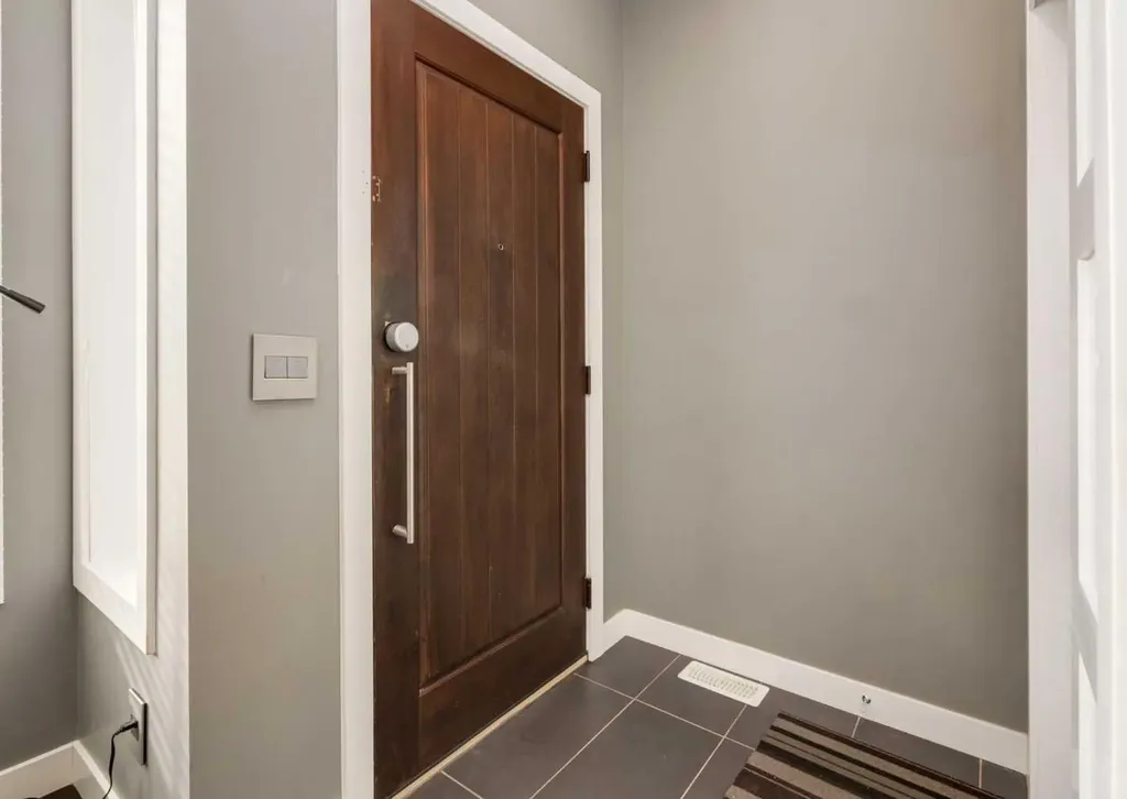 1938 33 Street SW Calgary AB T3E 2S5