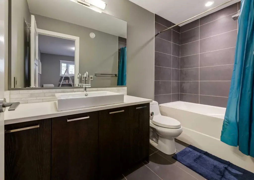 1938 33 Street SW Calgary AB T3E 2S5