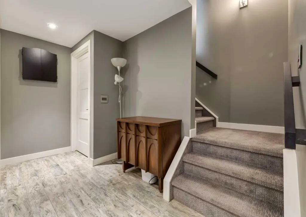1938 33 Street SW Calgary AB T3E 2S5