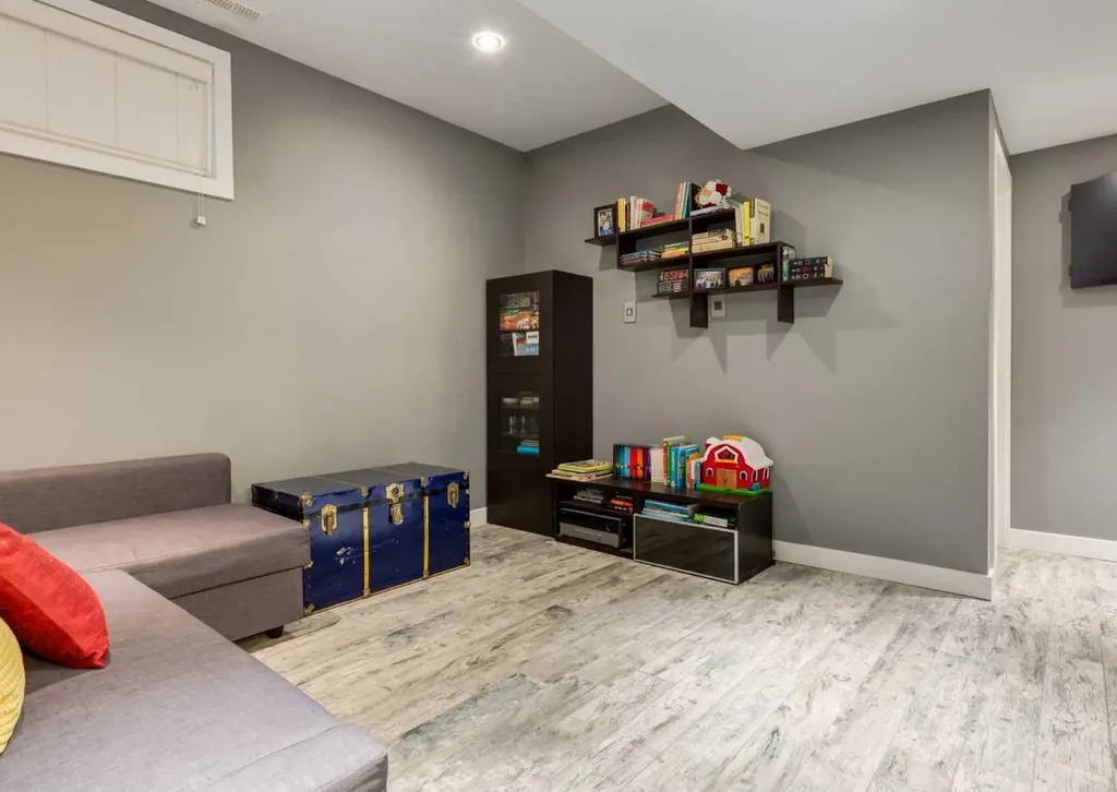 1938 33 Street SW Calgary AB T3E 2S5