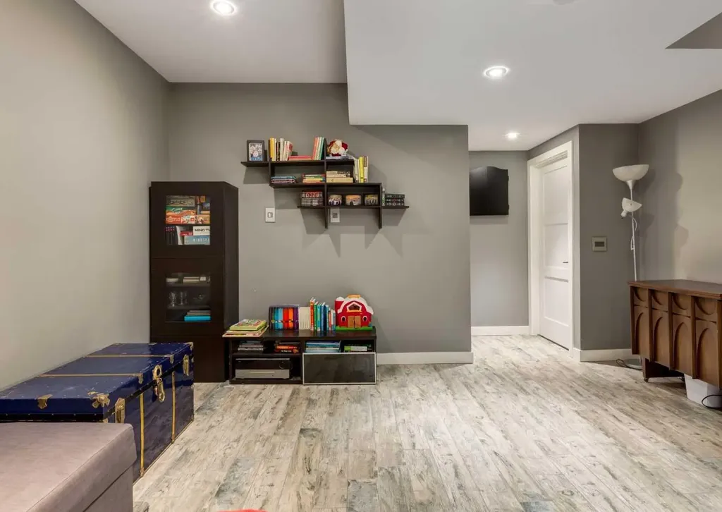 1938 33 Street SW Calgary AB T3E 2S5
