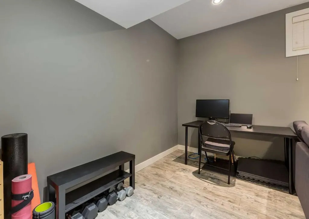 1938 33 Street SW Calgary AB T3E 2S5