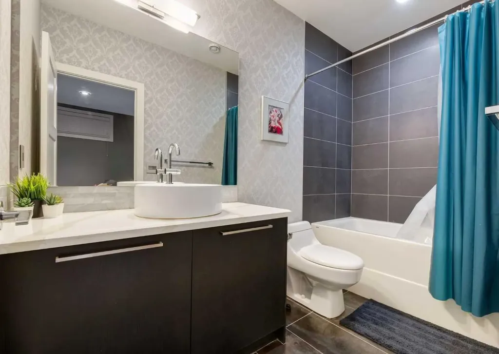 1938 33 Street SW Calgary AB T3E 2S5