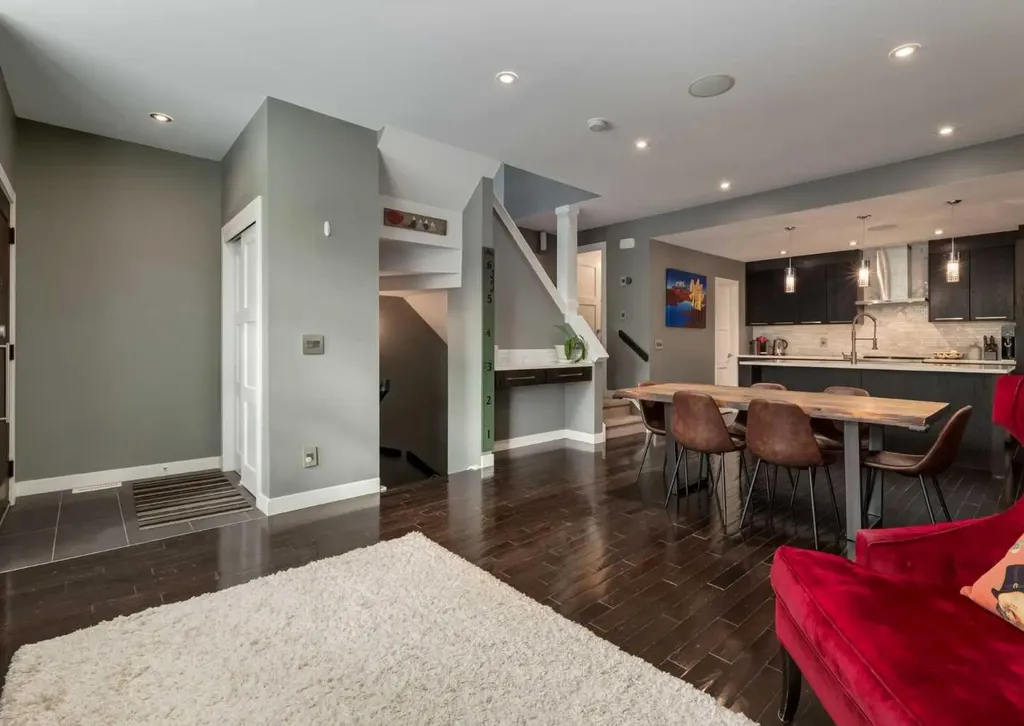 1938 33 Street SW Calgary AB T3E 2S5