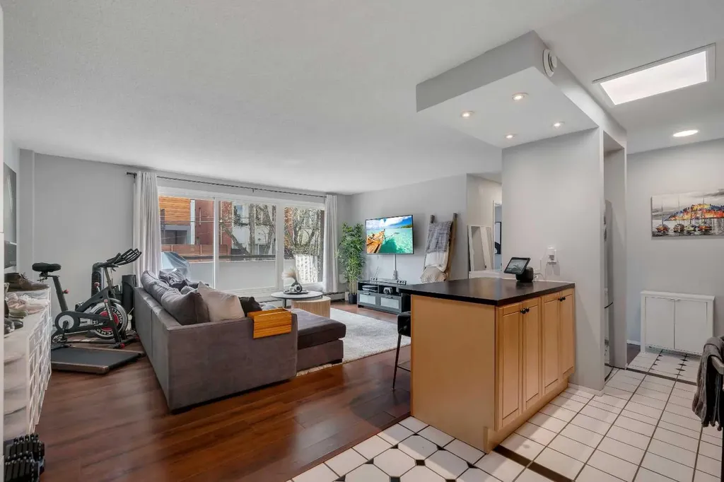 903 19 Avenue SW Calgary AB T2T 0H8