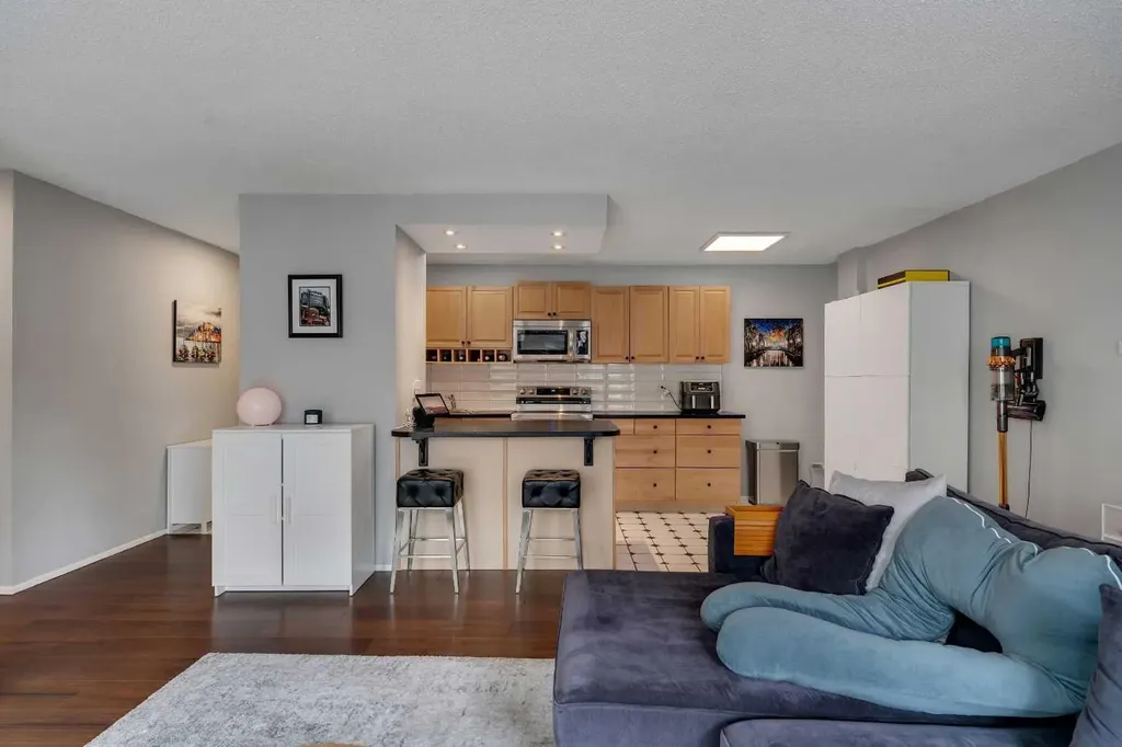 903 19 Avenue SW Calgary AB T2T 0H8