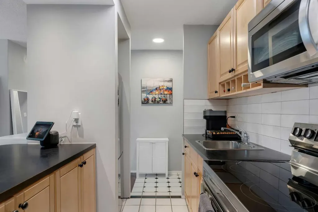 903 19 Avenue SW Calgary AB T2T 0H8