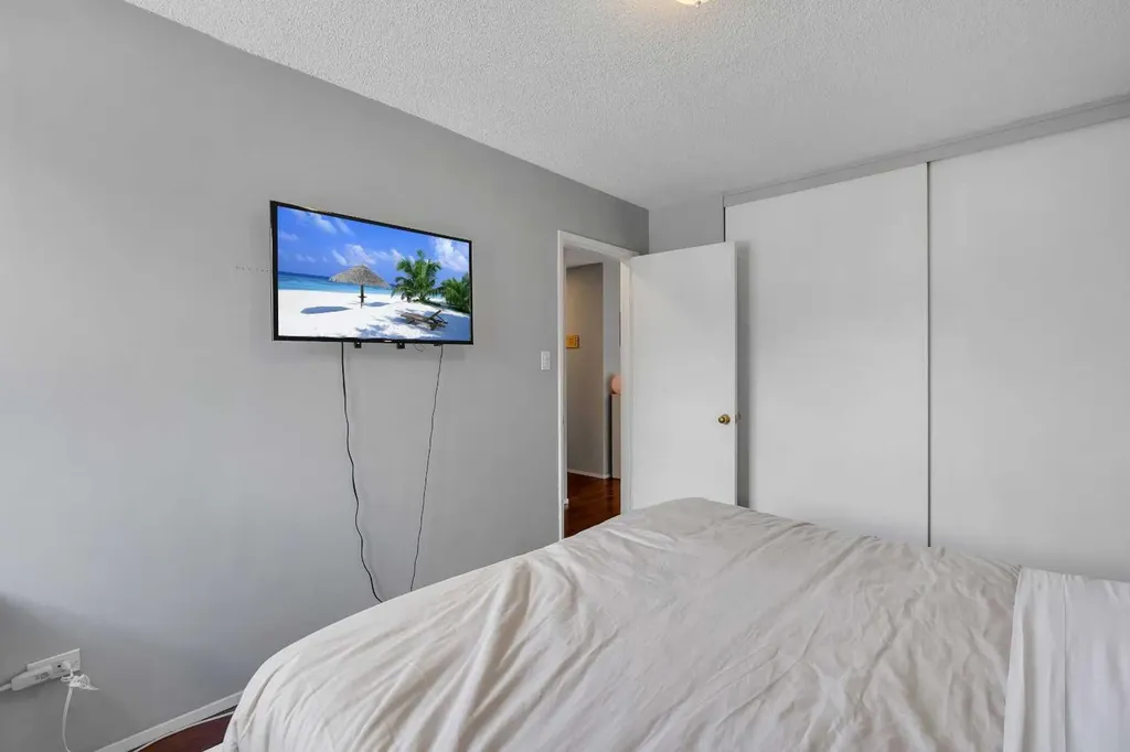 903 19 Avenue SW Calgary AB T2T 0H8