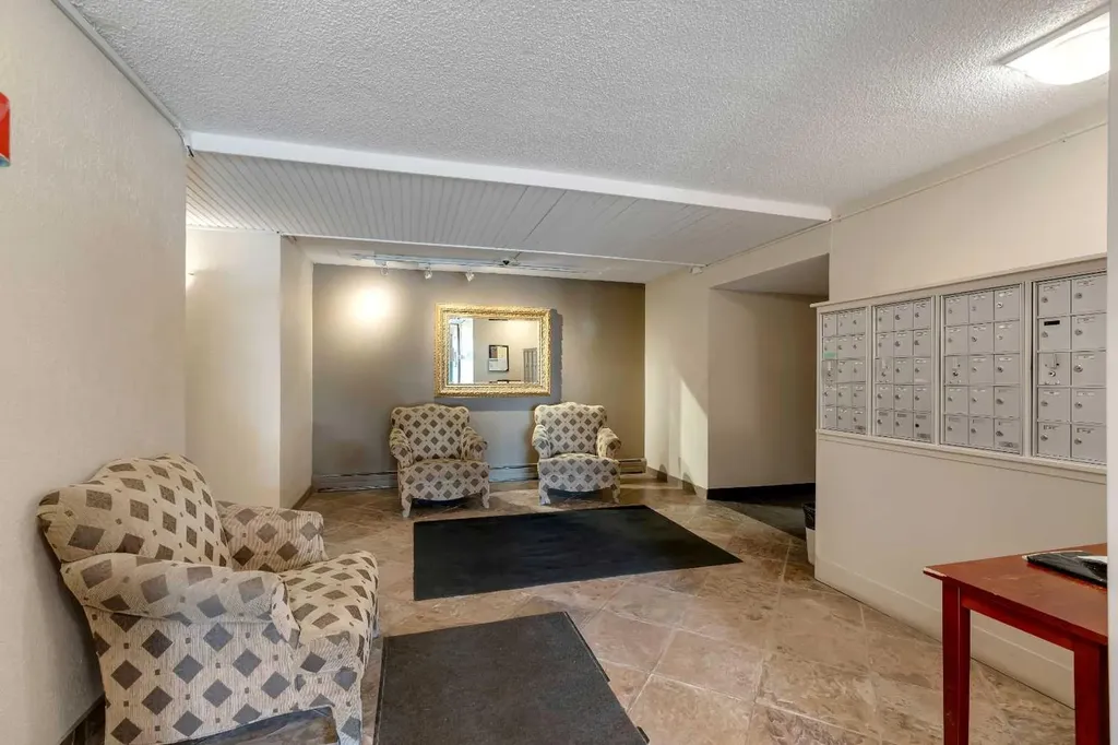903 19 Avenue SW Calgary AB T2T 0H8