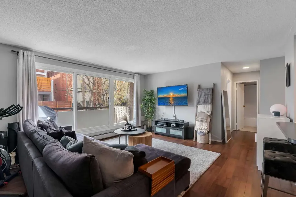 903 19 Avenue SW Calgary AB T2T 0H8