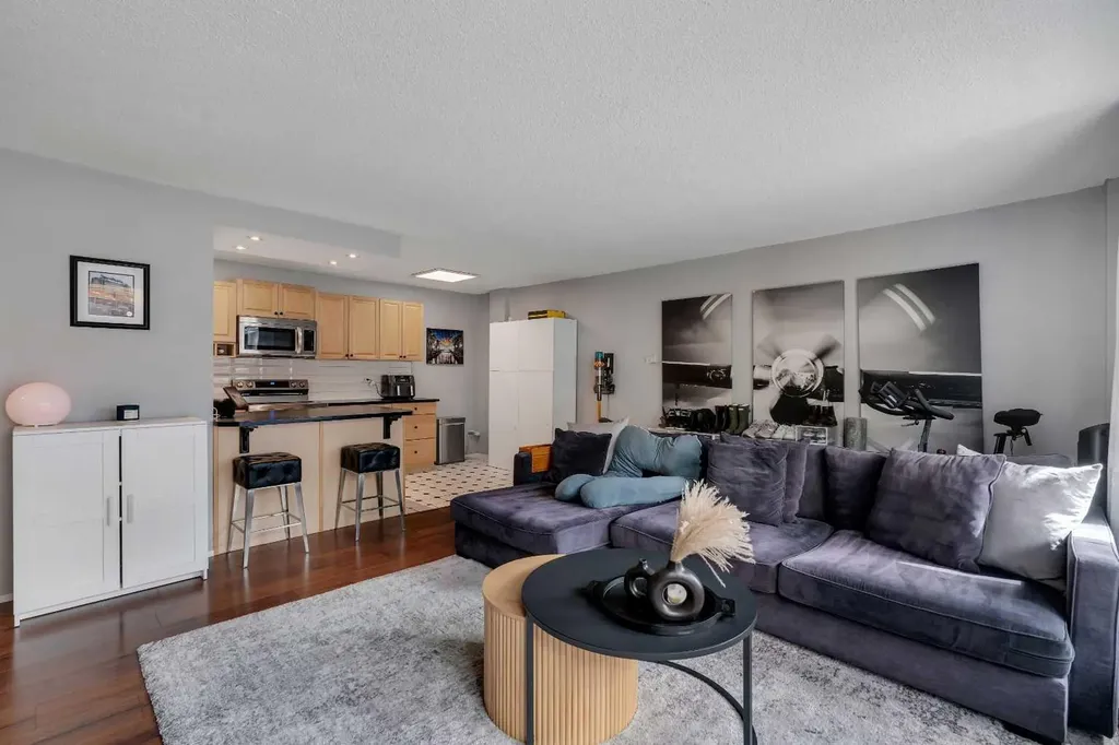 903 19 Avenue SW Calgary AB T2T 0H8