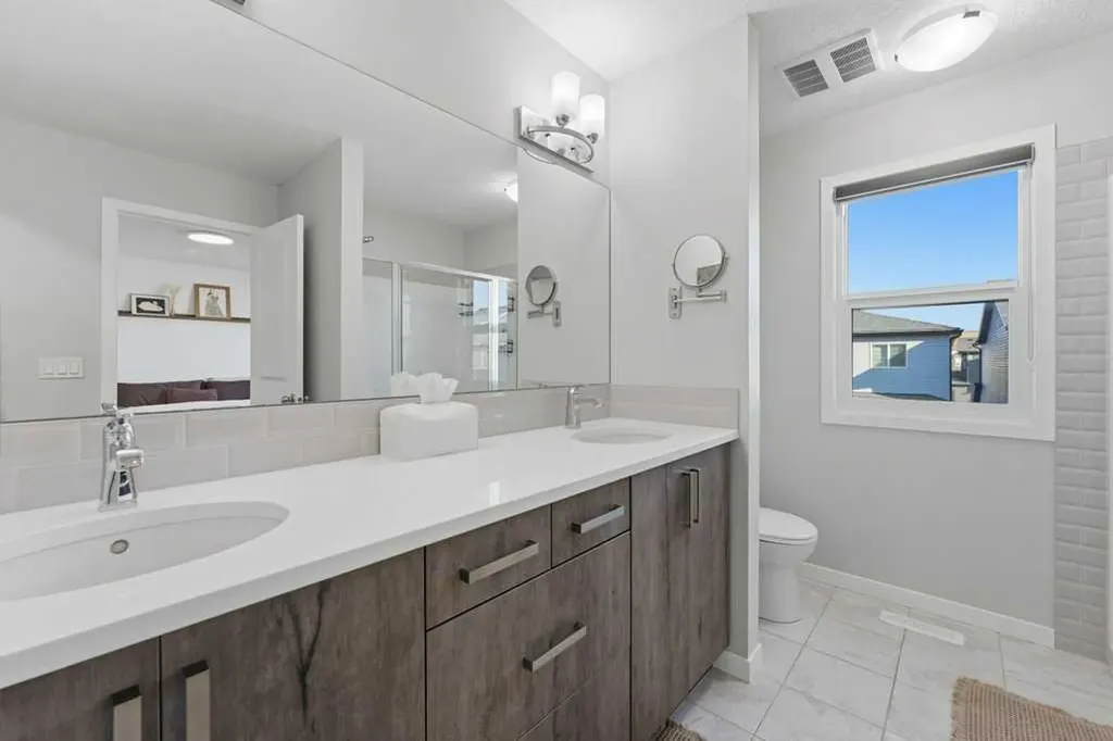34 Walgrove Link SE Calgary AB T2X 2H6