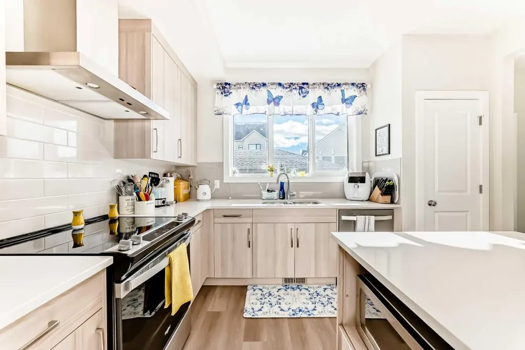 167 South Shore Court Chestermere AB T1X 1S2