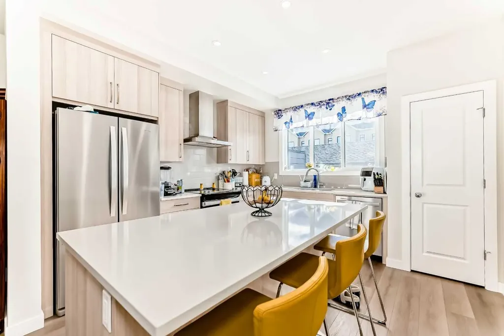 167 South Shore Court Chestermere AB T1X 1S2