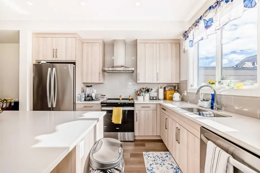167 South Shore Court Chestermere AB T1X 1S2