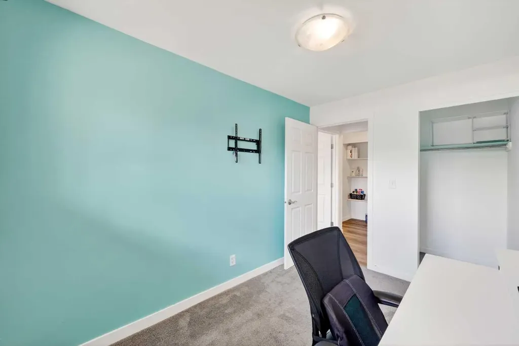 3911 1 Street NE Calgary AB T2E 3E2