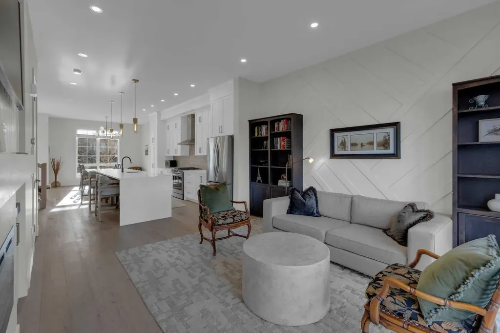 7712 36 Avenue NW Calgary AB T3B 1V3