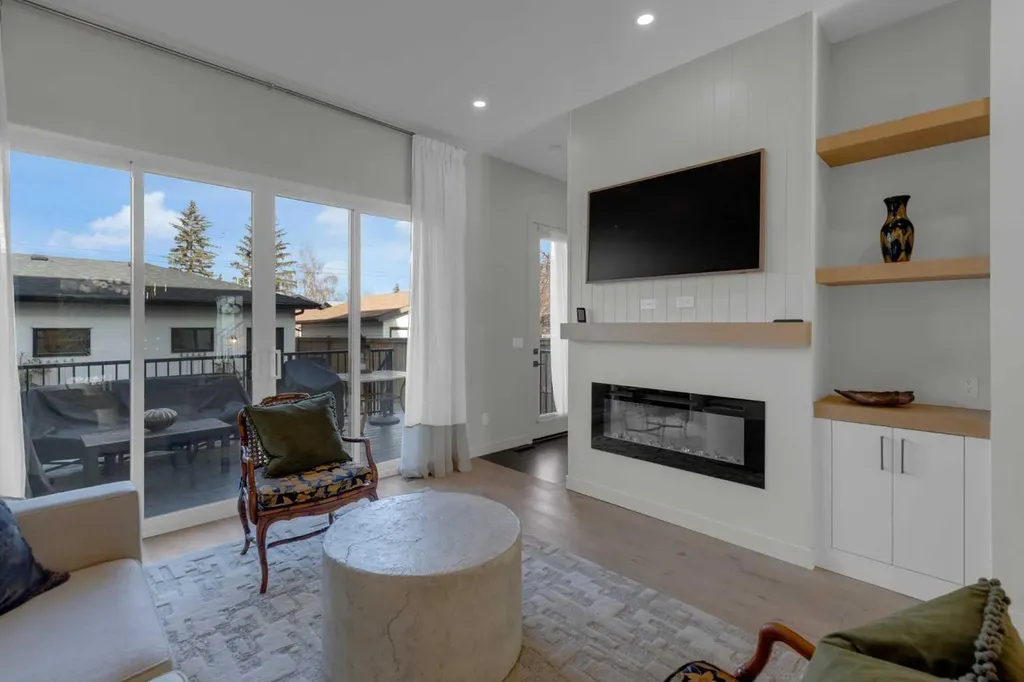 7712 36 Avenue NW Calgary AB T3B 1V3