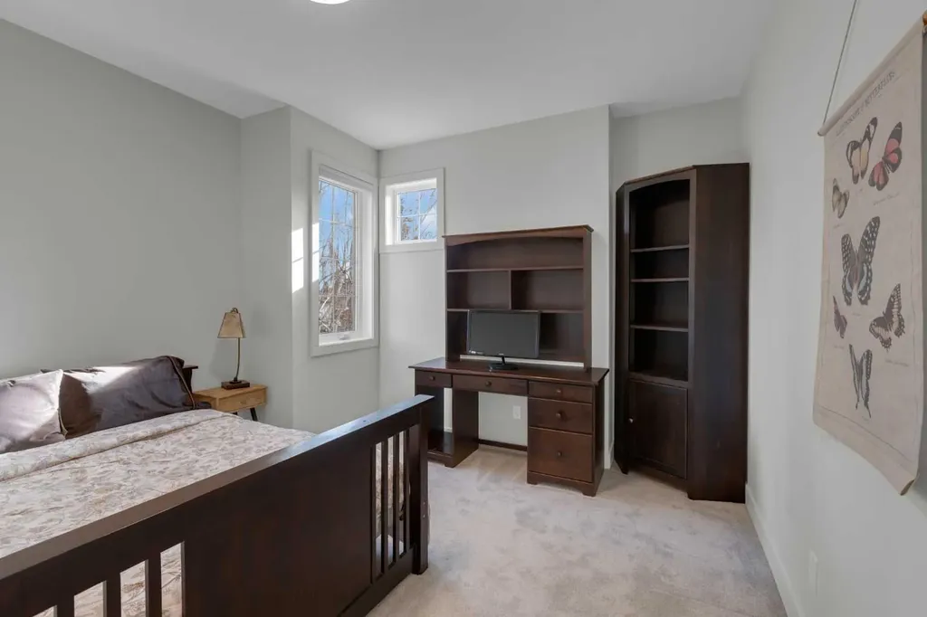 7712 36 Avenue NW Calgary AB T3B 1V3
