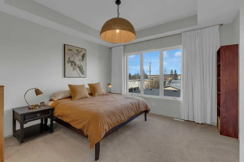 7712 36 Avenue NW Calgary AB T3B 1V3