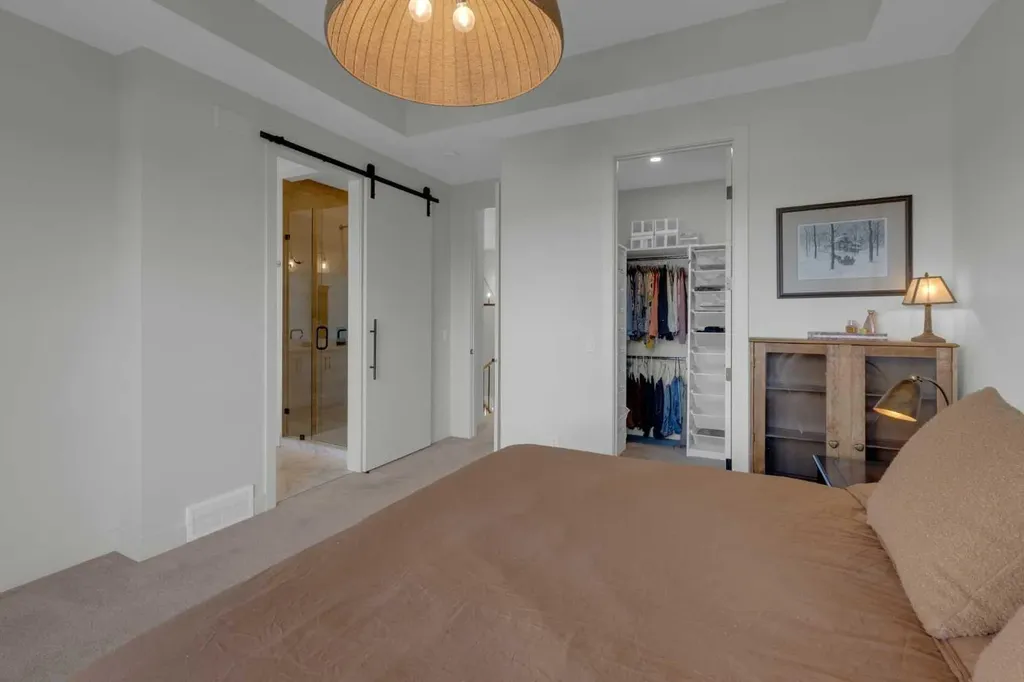 7712 36 Avenue NW Calgary AB T3B 1V3