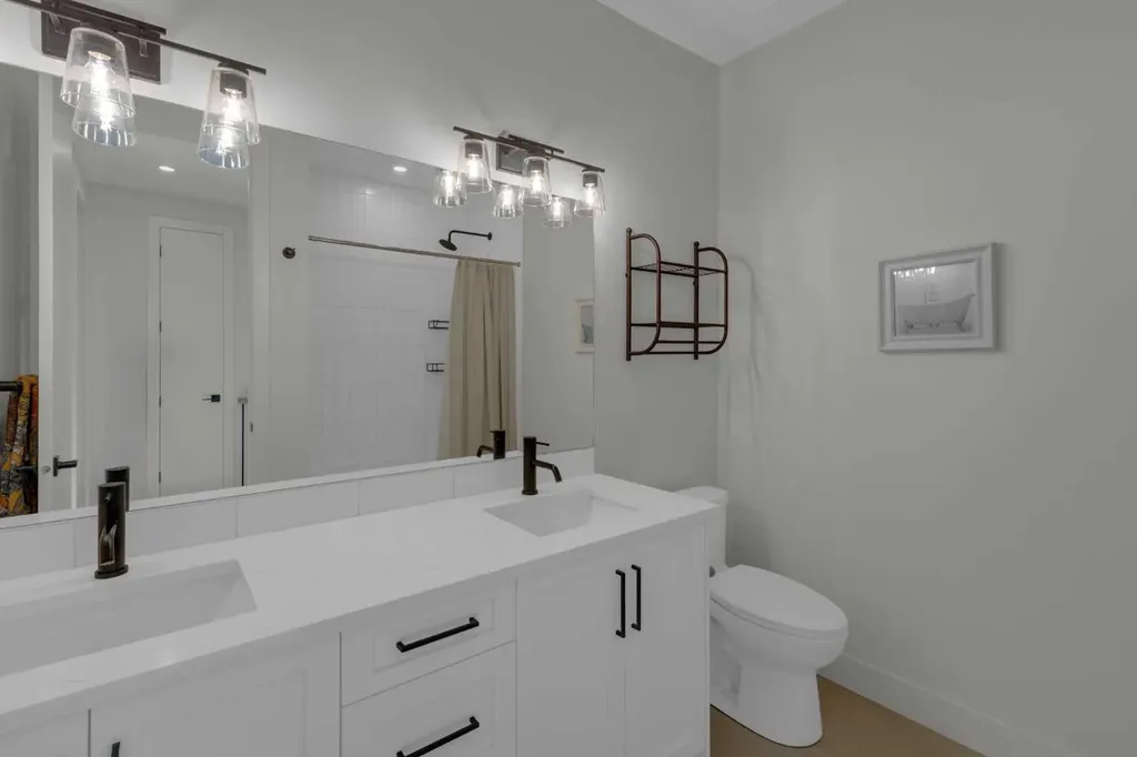 7712 36 Avenue NW Calgary AB T3B 1V3