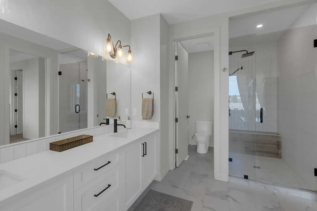 7712 36 Avenue NW Calgary AB T3B 1V3