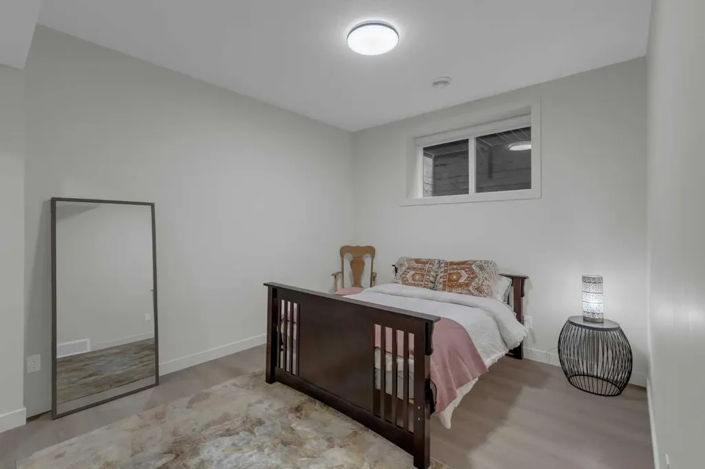 7712 36 Avenue NW Calgary AB T3B 1V3