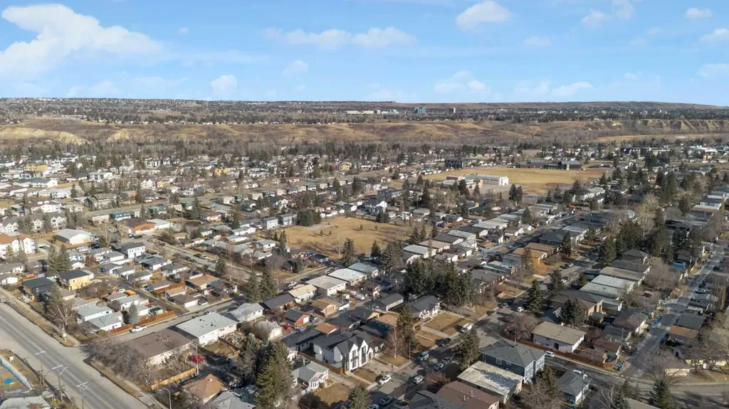 7712 36 Avenue NW Calgary AB T3B 1V3