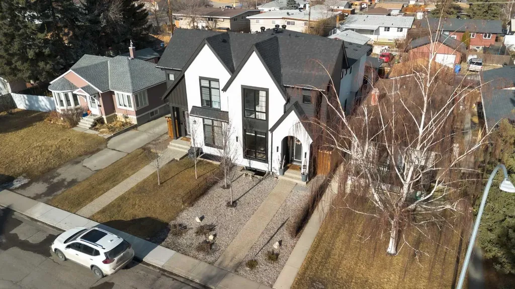 7712 36 Avenue NW Calgary AB T3B 1V3