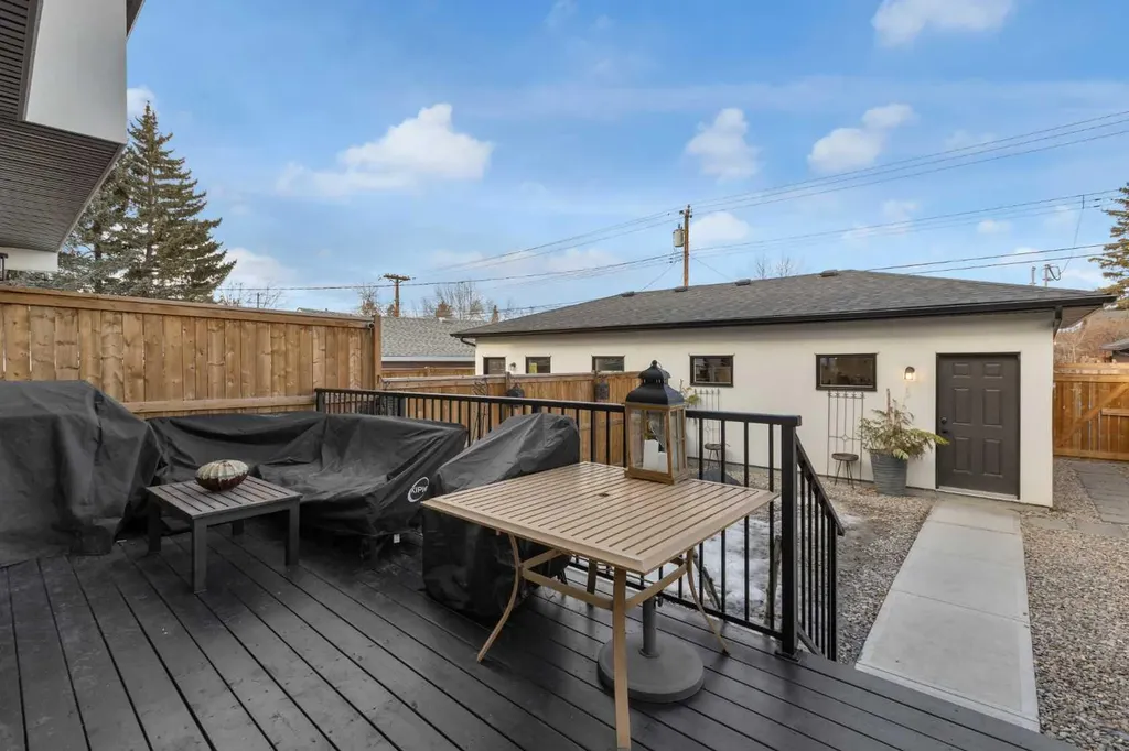 7712 36 Avenue NW Calgary AB T3B 1V3