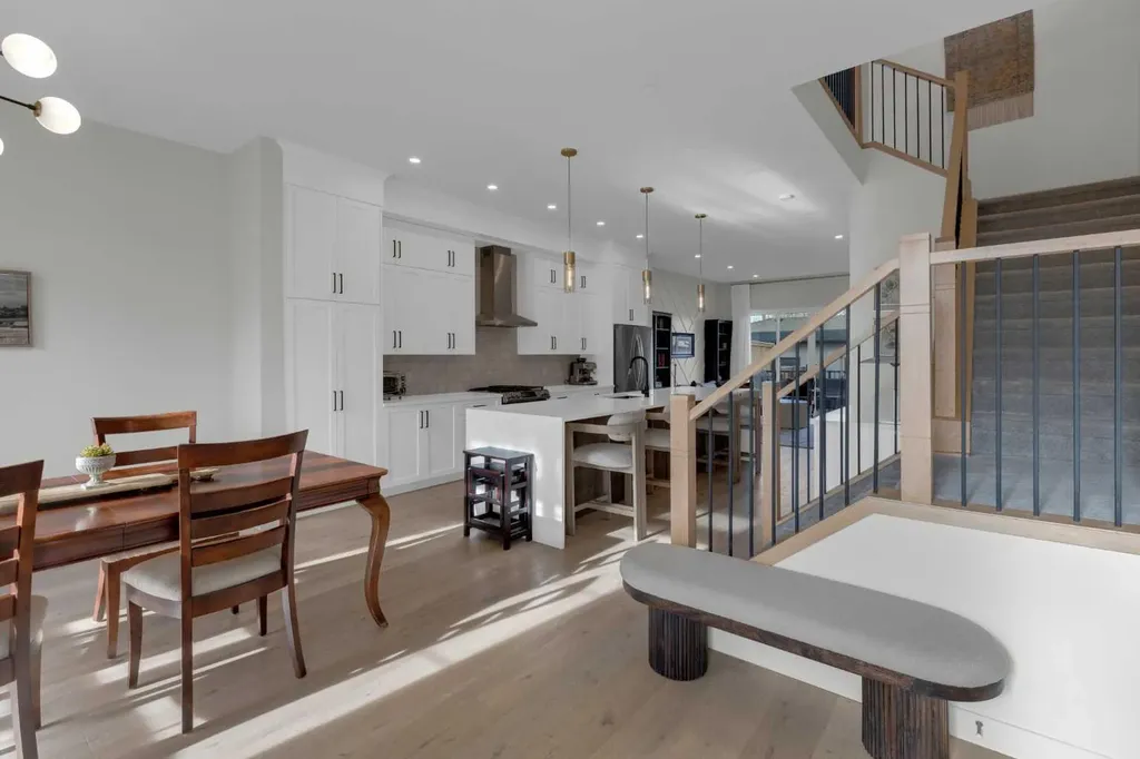 7712 36 Avenue NW Calgary AB T3B 1V3