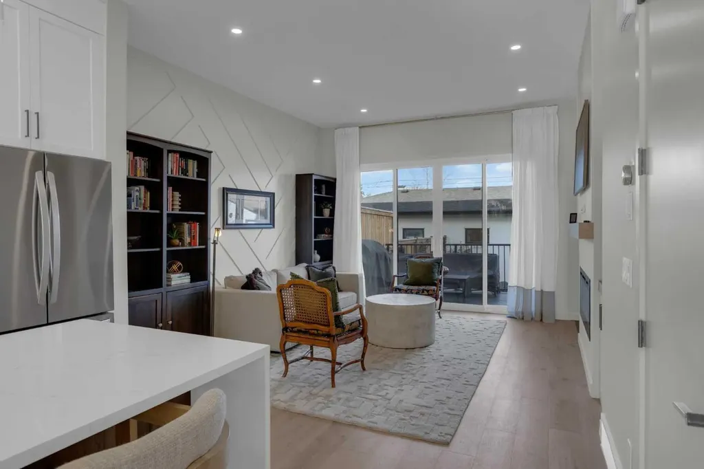 7712 36 Avenue NW Calgary AB T3B 1V3