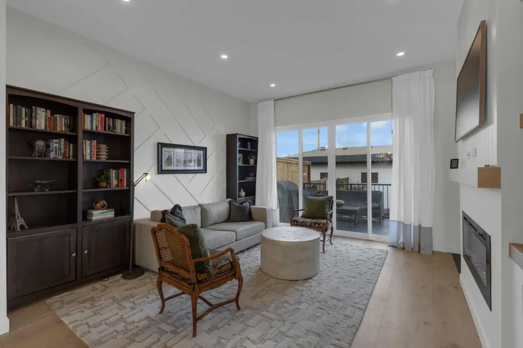 7712 36 Avenue NW Calgary AB T3B 1V3