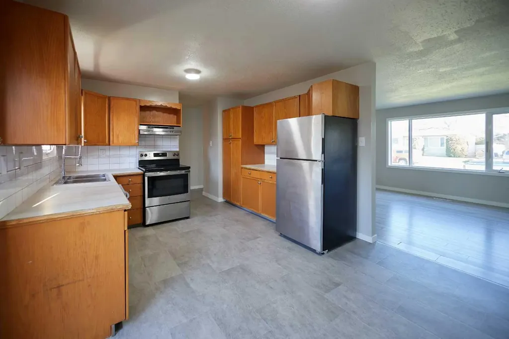 2501 13 Avenue N Lethbridge AB T1H 4A4