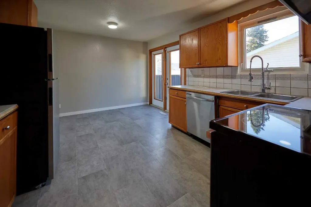2501 13 Avenue N Lethbridge AB T1H 4A4