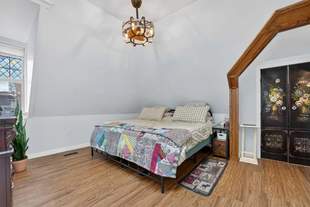 4717 2 Street W Claresholm AB T0L 0T0