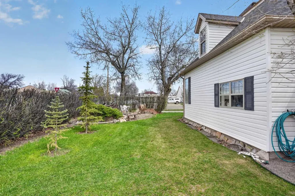 4717 2 Street W Claresholm AB T0L 0T0