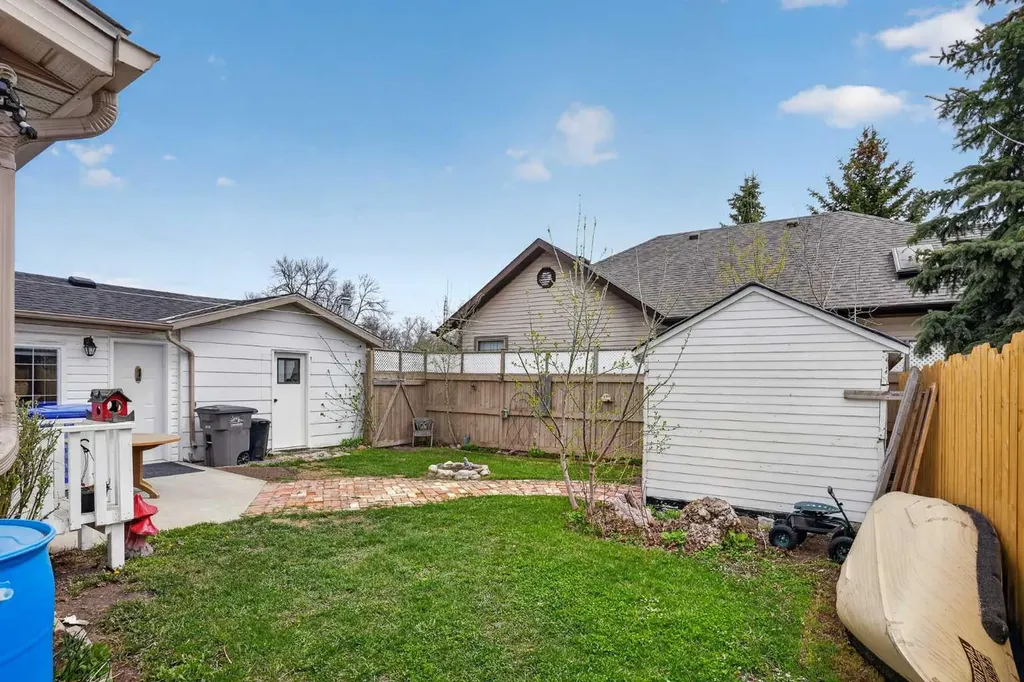 4717 2 Street W Claresholm AB T0L 0T0