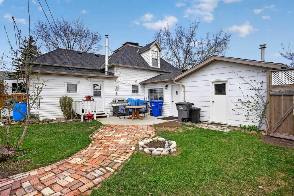 4717 2 Street W Claresholm AB T0L 0T0