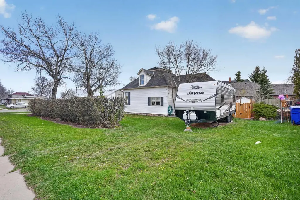 4717 2 Street W Claresholm AB T0L 0T0