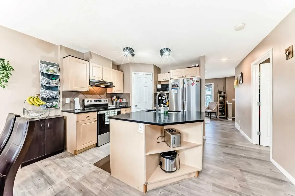 32 Saddlebrook Place NE Calgary AB T3J5M3