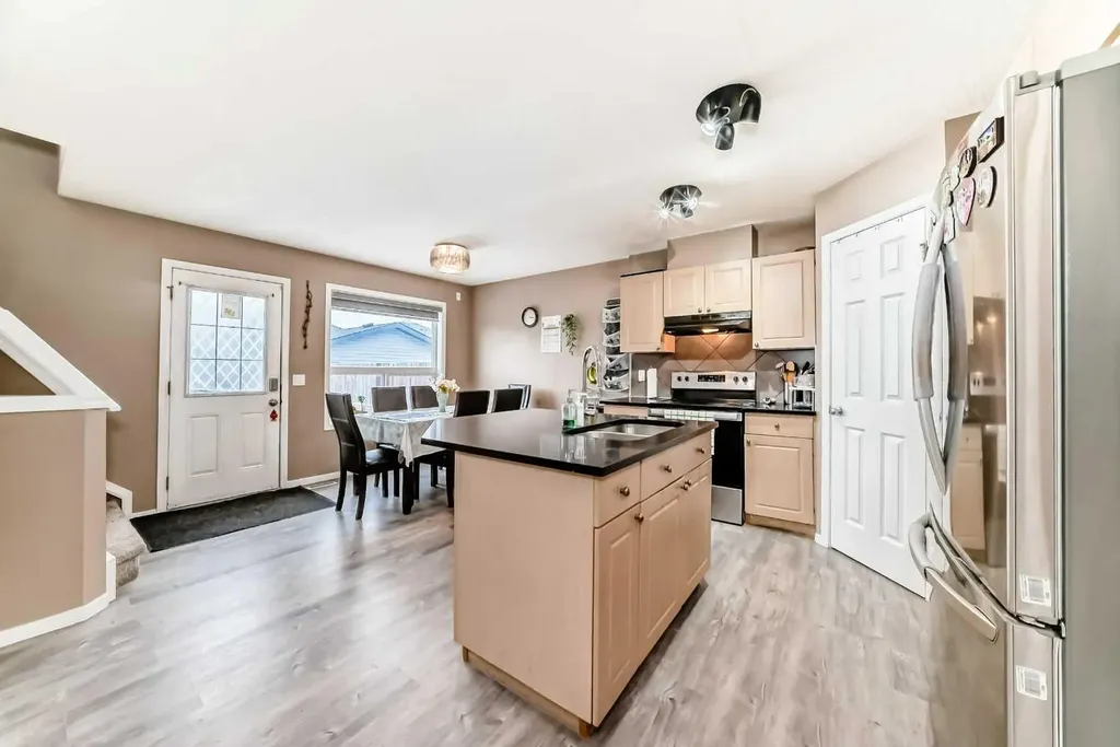 32 Saddlebrook Place NE Calgary AB T3J5M3