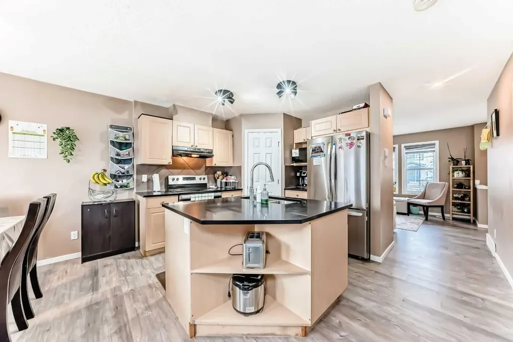 32 Saddlebrook Place NE Calgary AB T3J5M3