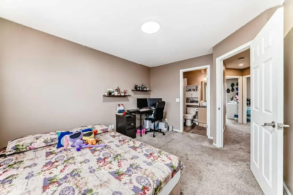 32 Saddlebrook Place NE Calgary AB T3J5M3