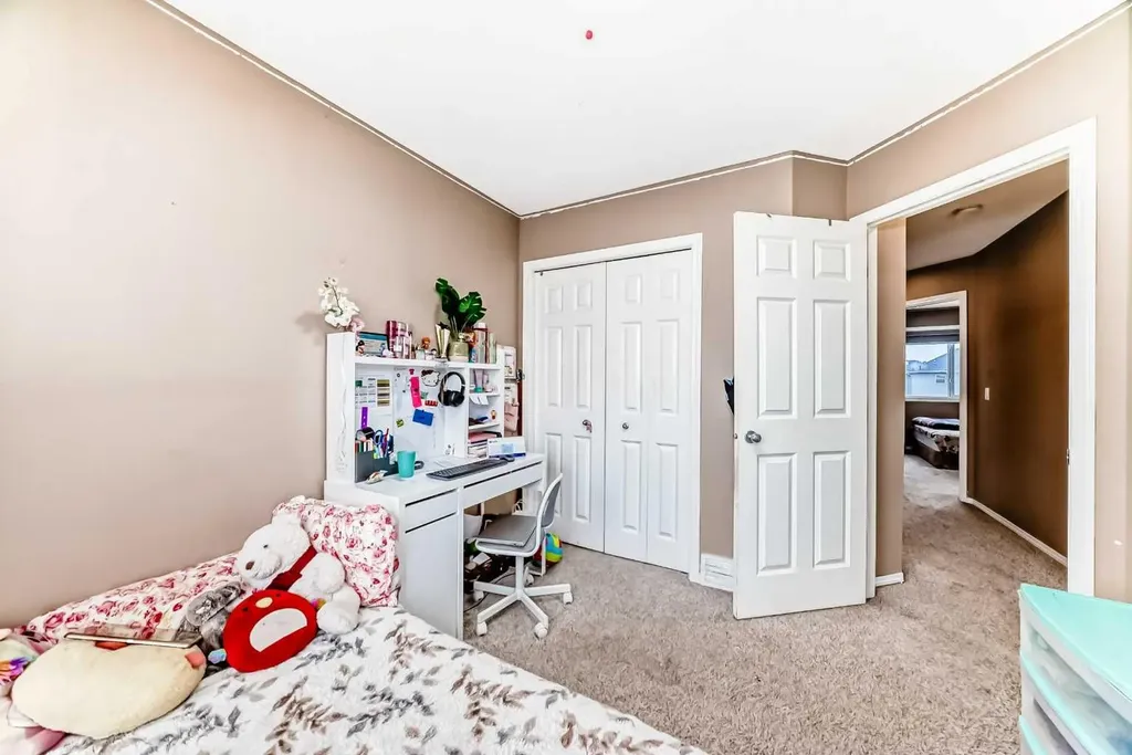 32 Saddlebrook Place NE Calgary AB T3J5M3
