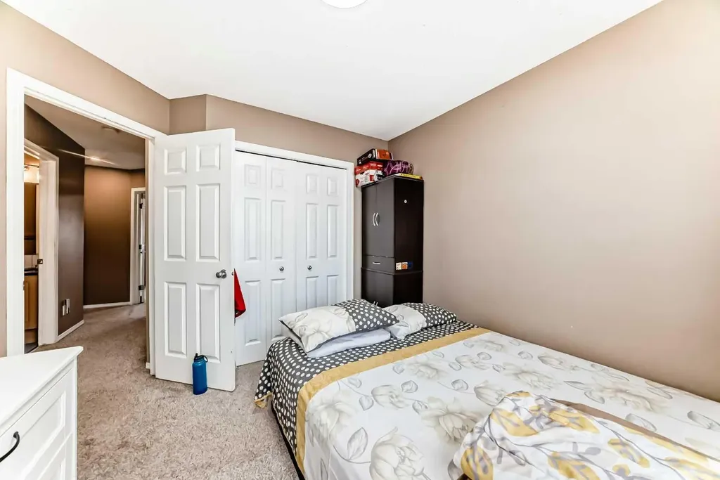 32 Saddlebrook Place NE Calgary AB T3J5M3