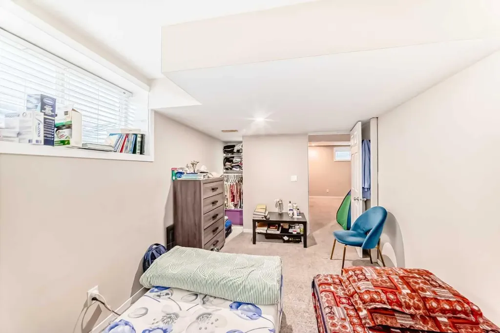 32 Saddlebrook Place NE Calgary AB T3J5M3
