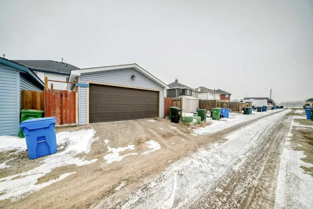 32 Saddlebrook Place NE Calgary AB T3J5M3